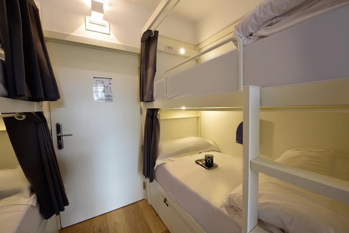 Bed 8-Bed Mixed Dormitory Room