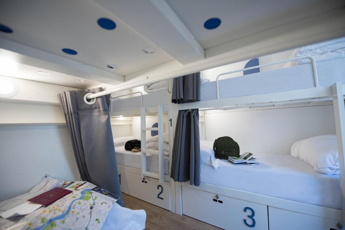 Bed 8-Bed Mixed Dormitory Room